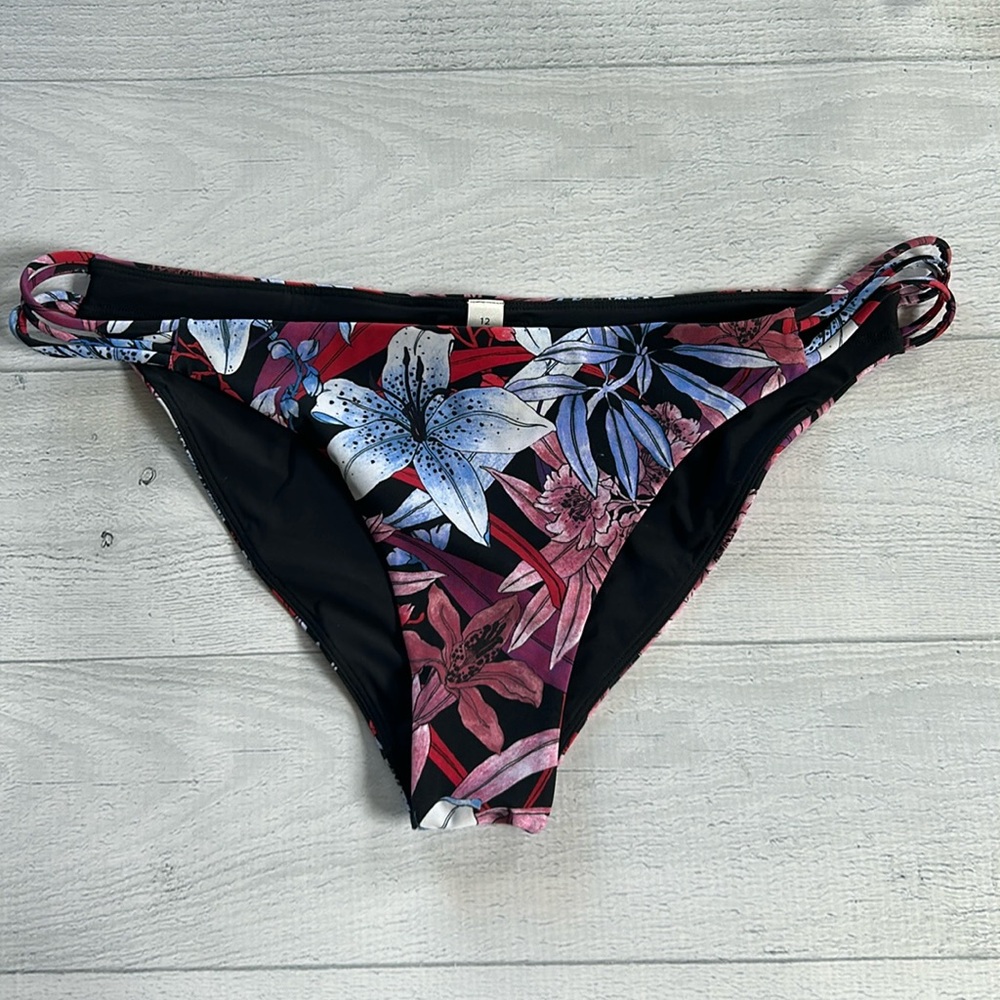 Lululemon Shoreline Bikini Bottom Sz 12 NWOT‎